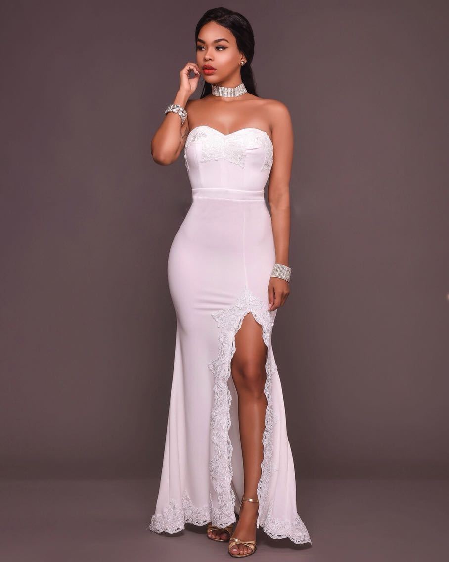 Robe longue intemporelle en dentelle unie